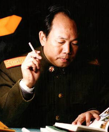 袁伟